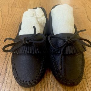 Minnetonka moccasins black leather 8